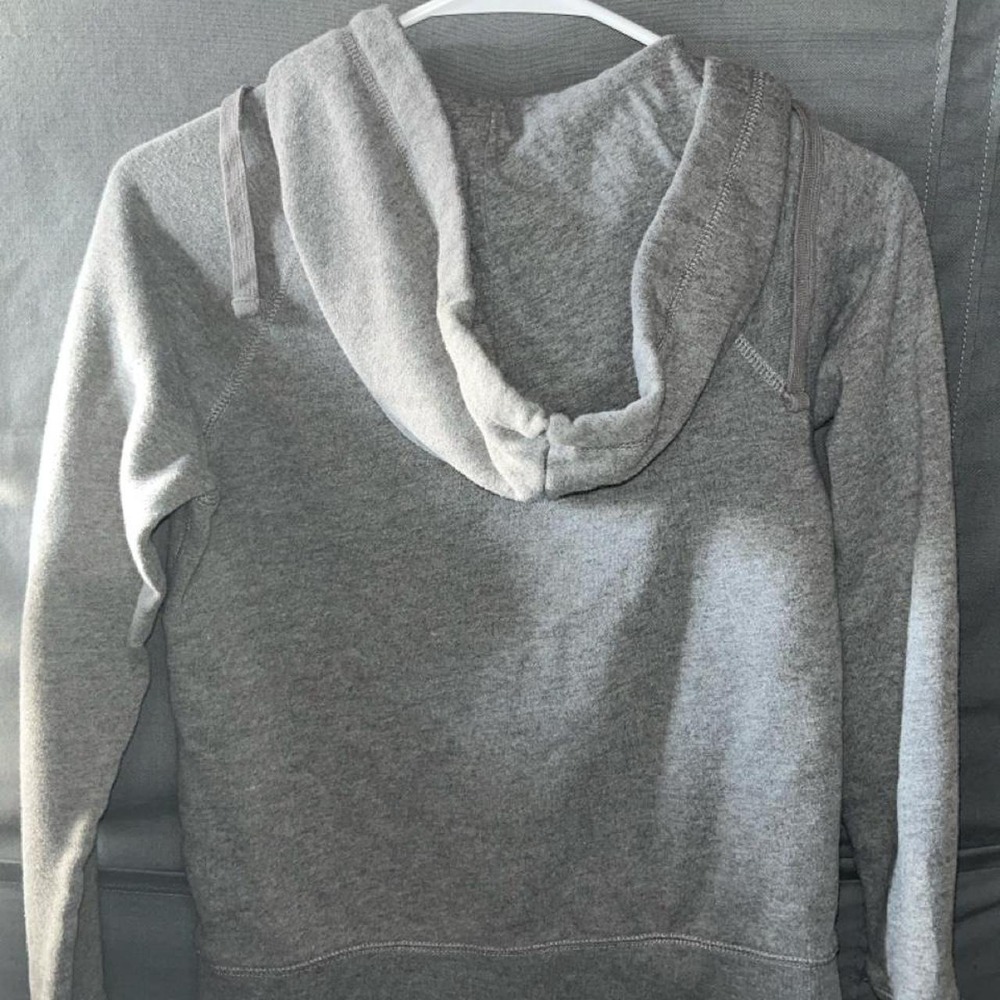 Gray Aeropostale zip up hoodie with red 'Aero NYC' logo, size S - Picture 3 of 3